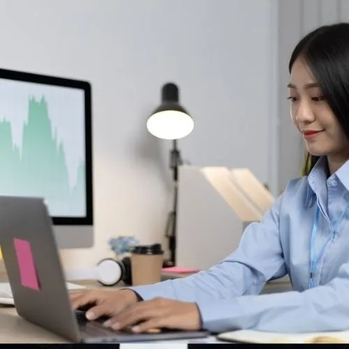 Emine Kaya – Müşteri Temsilcisi