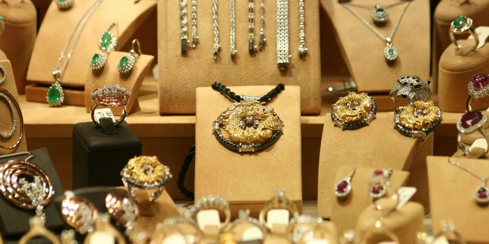 Doğal Taşların Gücünü Üzerinizde Taşımaya Hazır mısınız?